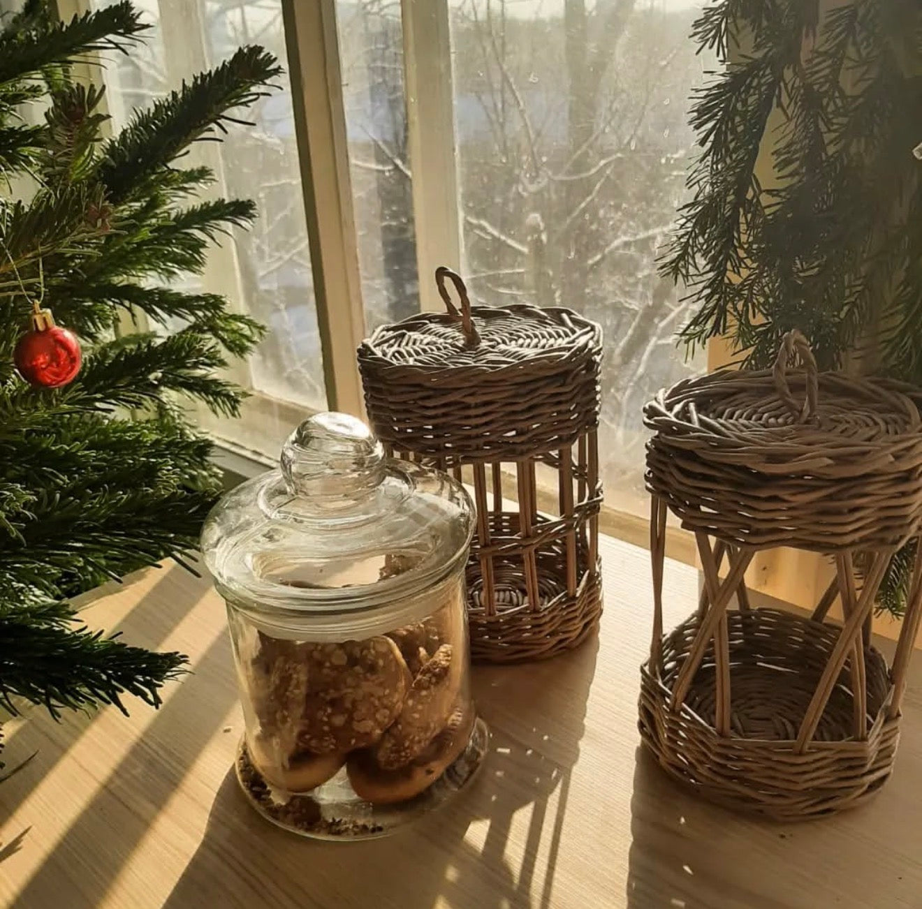 Basket for glass jars in the kitchen